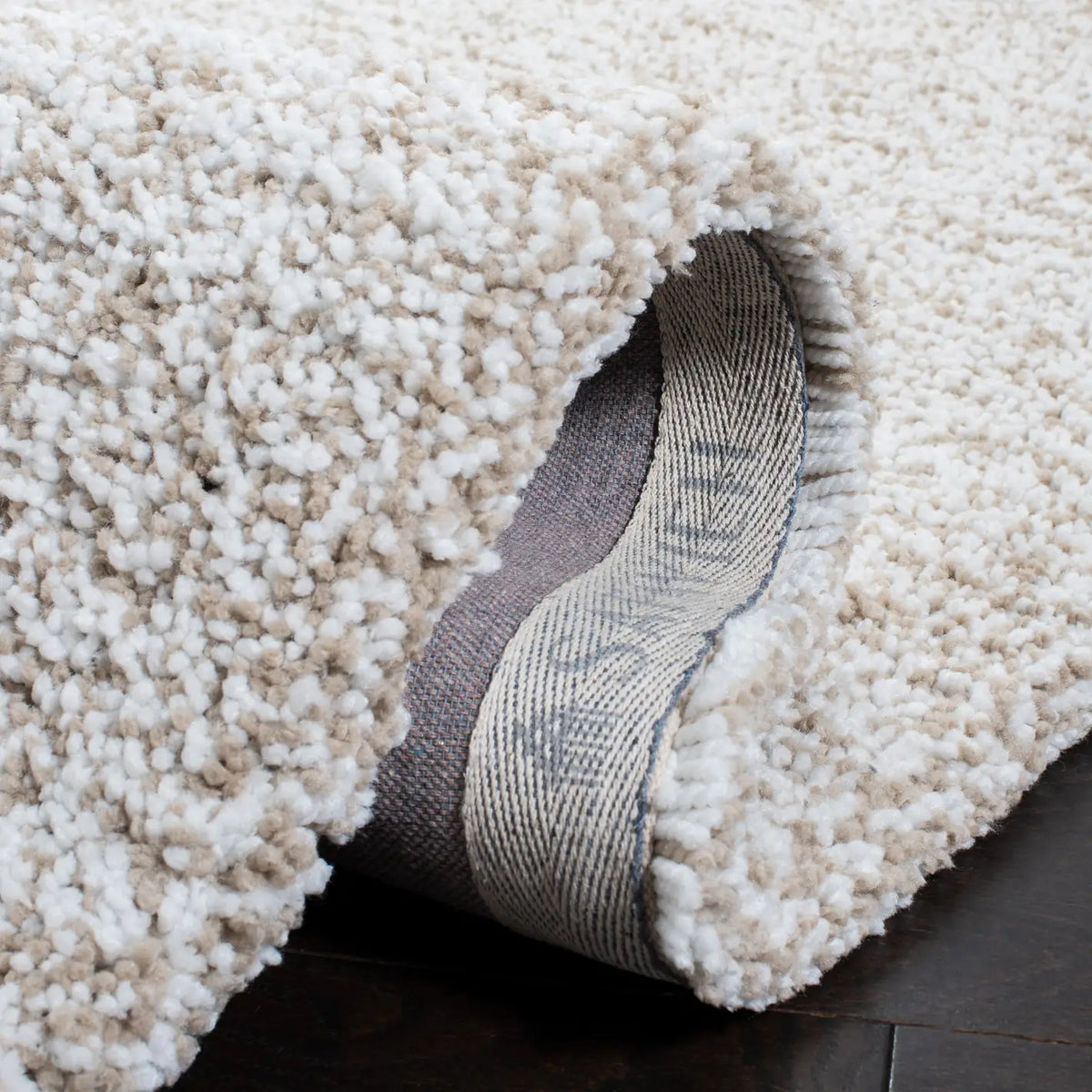 Safavieh Ultimate Shag 4'-0" x 6'-0" Rug in Sand / Ivory
