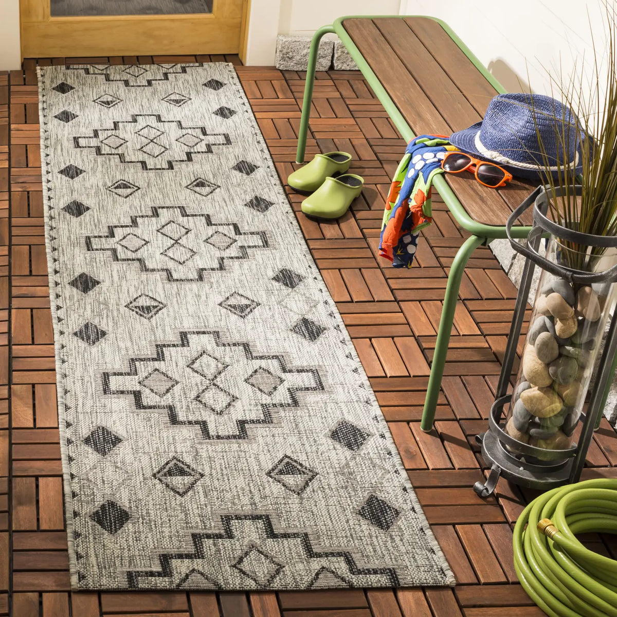 Safavieh Courtyard 2'-3" x 10'-0" Rug in Grey / Black