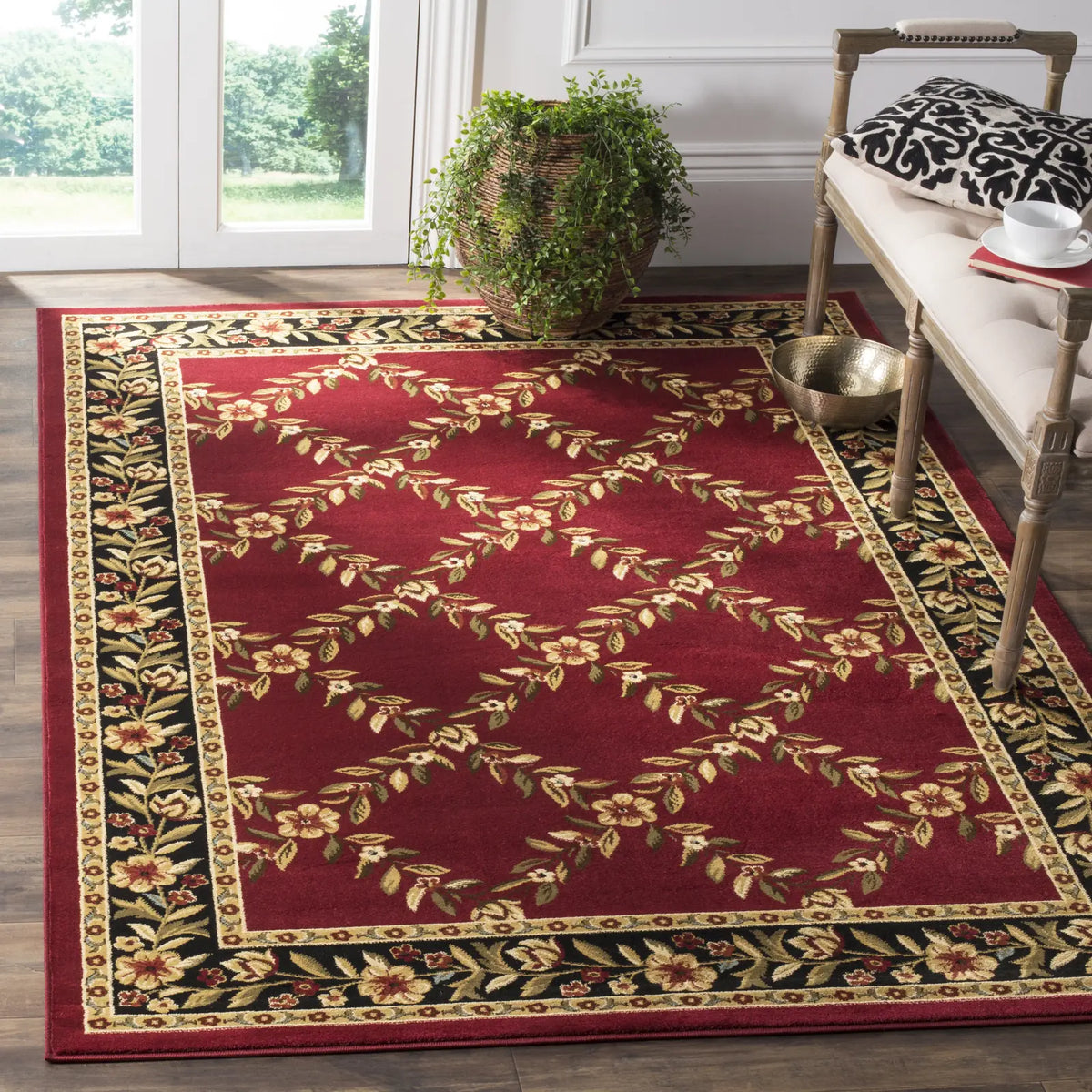 Safavieh Lyndhurst 5'-3" x 7'-6" Rug in Red / Black