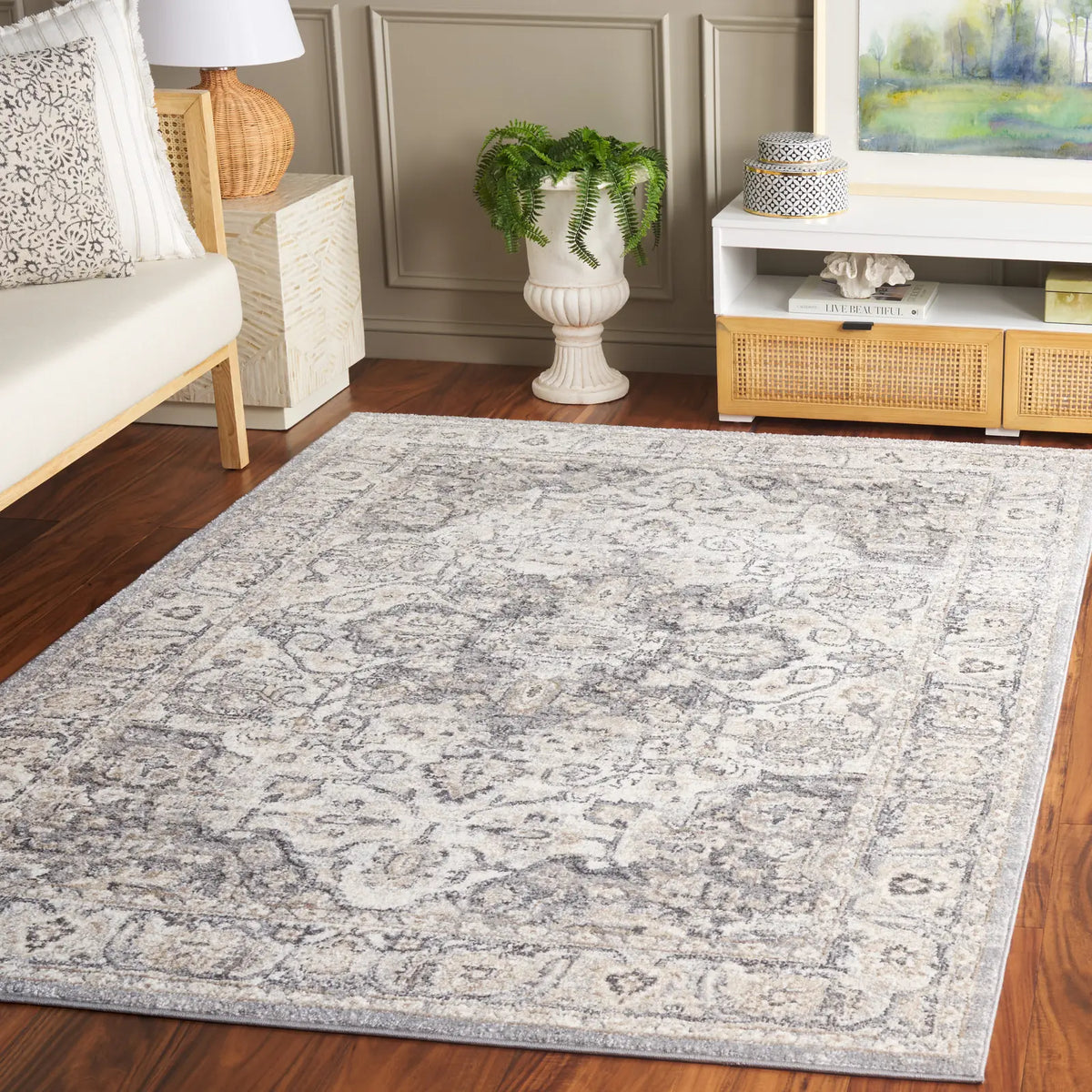 Safavieh Opal 4'-0" x 6'-0" Rug in Grey / Ivory