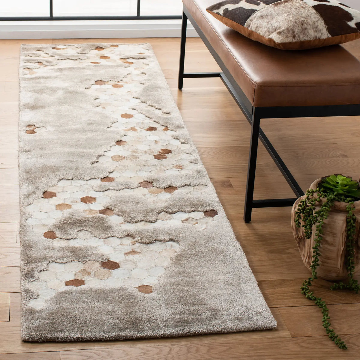 Safavieh Manhattan 2'-3" x 8'-0" Rug in Taupe