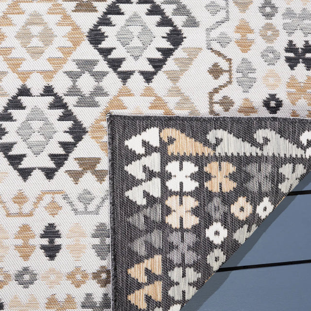 Safavieh Sunrise 5'-3" x 7'-7" Rug in Ivory / Beige Black