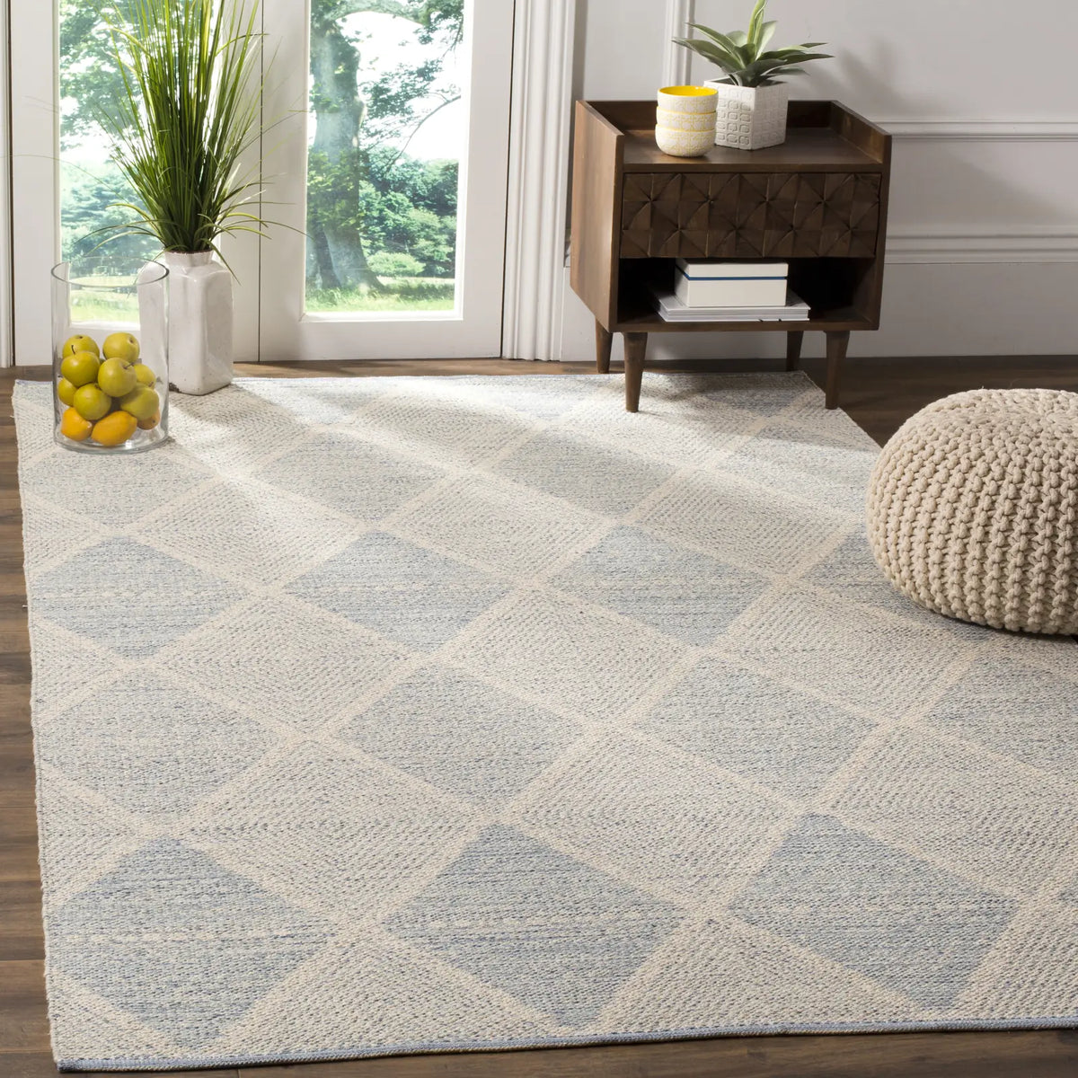 Safavieh Montauk 4'-0" x 6'-0" Rug in Light Blue
