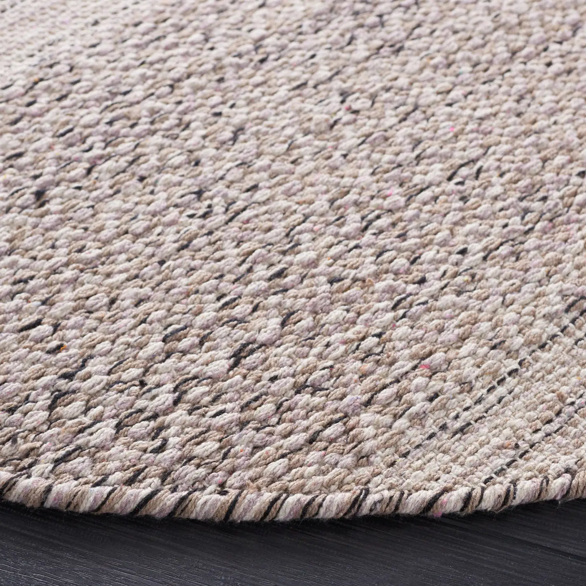 Safavieh Montauk 6'-0" x 6'-0" Rug in Ivory / Steel Grey