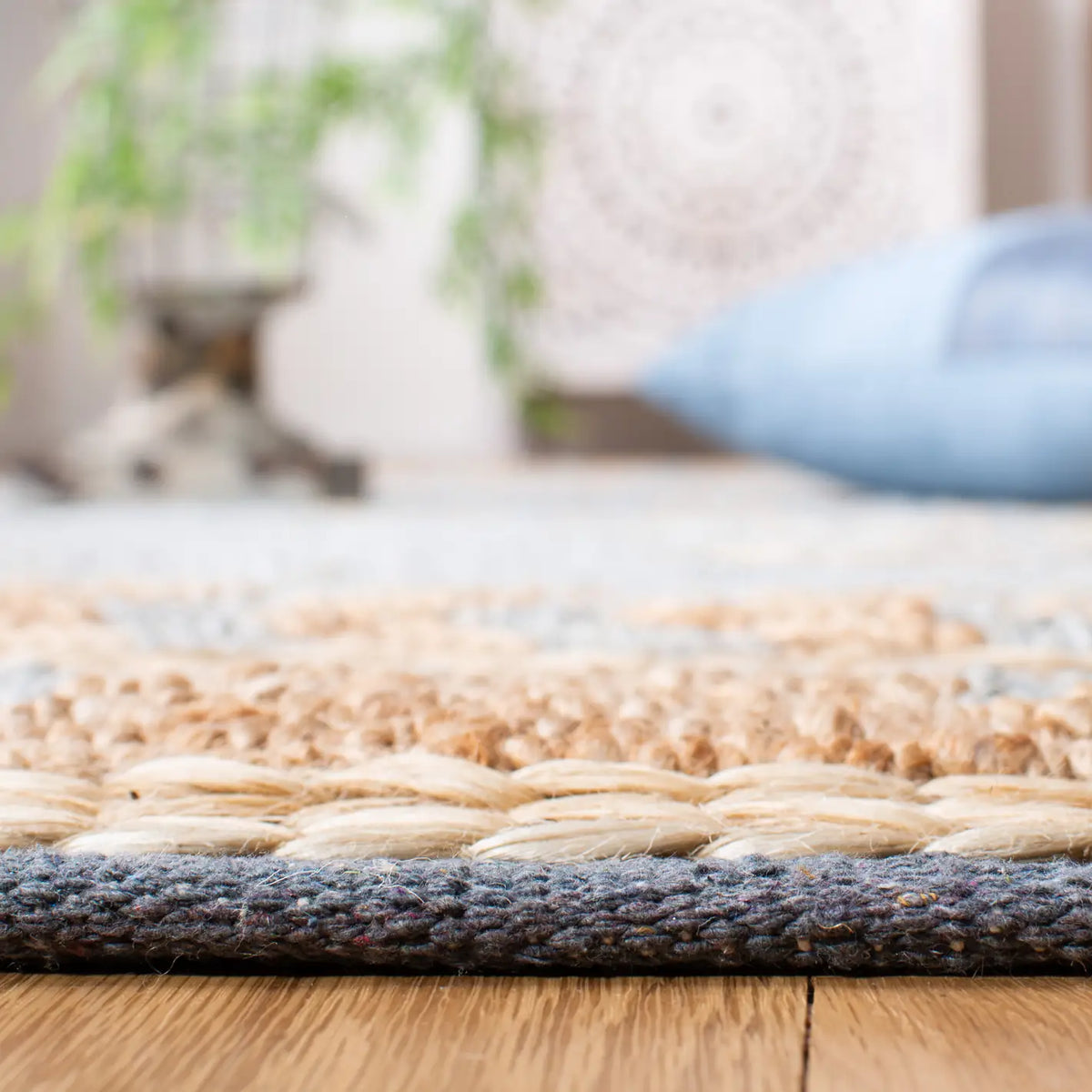 Safavieh Kilim 4'-0" x 6'-0" Rug in Natural / Blue