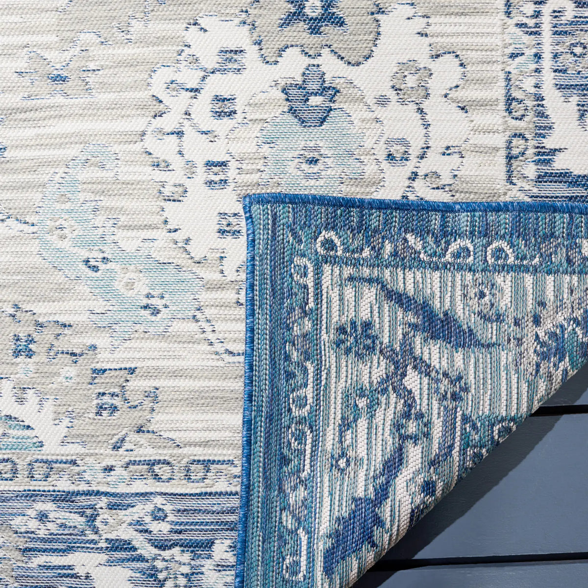 Safavieh Sunrise 5'-3" x 7'-7" Rug in Grey / Blue Ivory