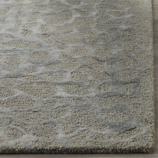 Safavieh Blossom 5'-0" x 8'-0" Rug in Grey / Grey