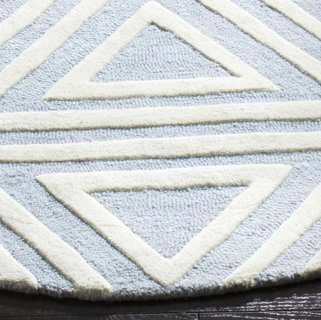 Safavieh Safavieh Kids 5'-0" x 5'-0" Rug in Blue / Ivory