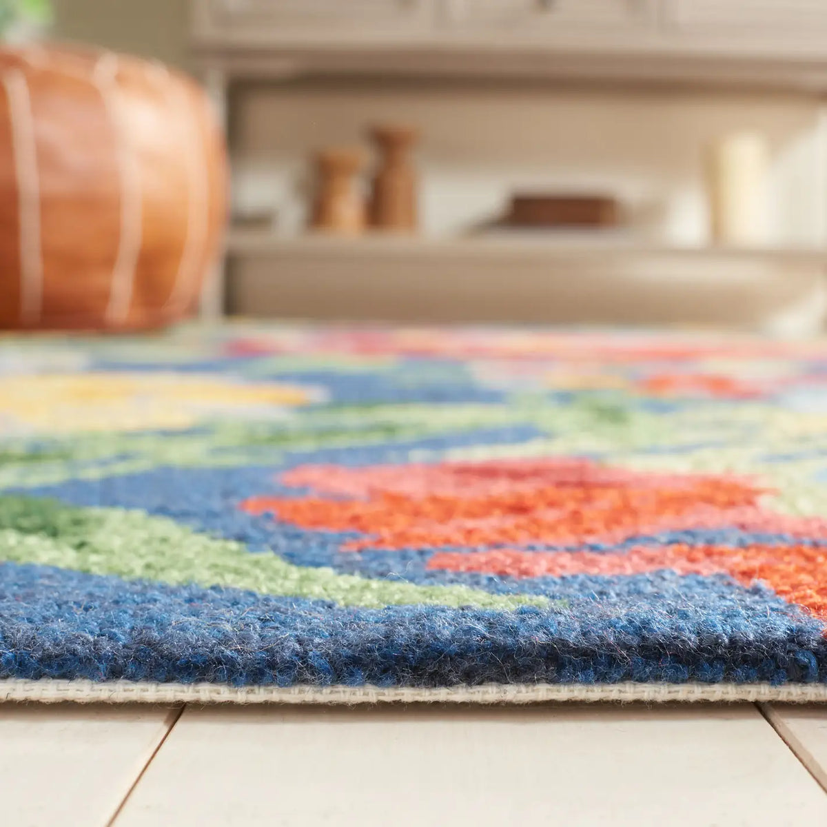Safavieh Easy Care 4'-0" x 6'-0" Rug in Navy / Red