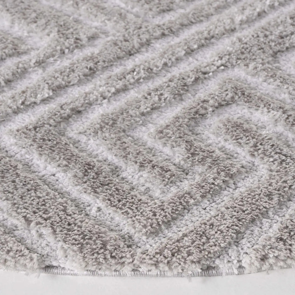 Safavieh Tahoe Shag 6'-7" x 6'-7" Rug in Grey