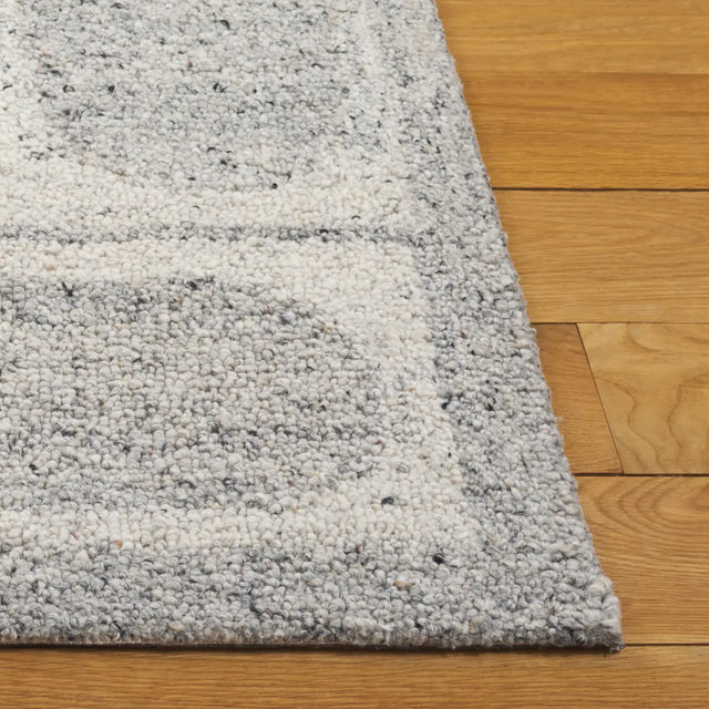 Safavieh Harvest 2'-3" x 9'-0" Rug in Silver / Grey