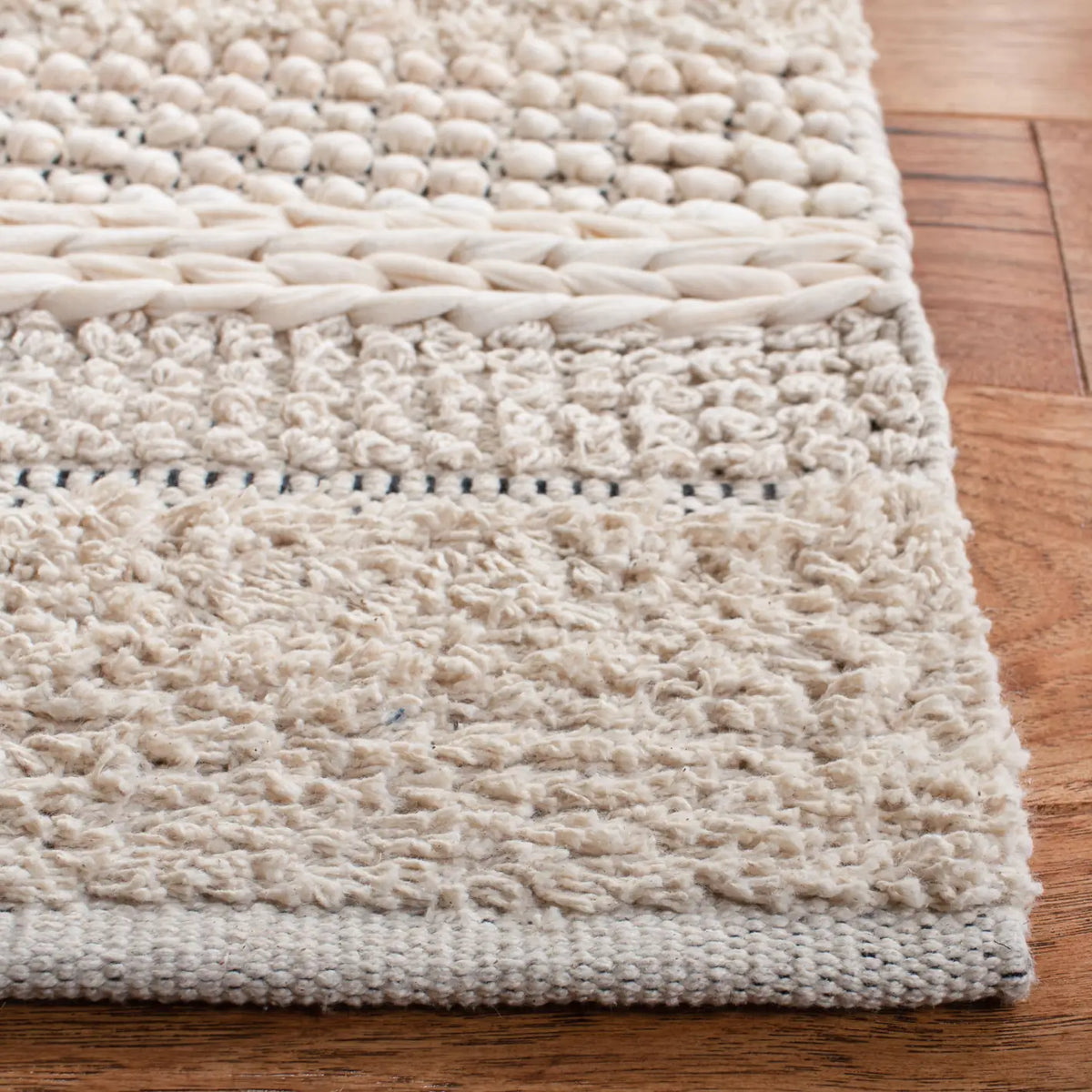 Safavieh Natura 4'-0" x 6'-0" Rug in Ivory