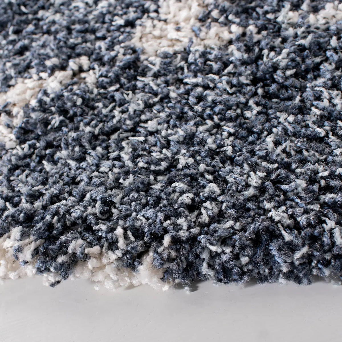 Safavieh Pro Lux Shag 400 6'-7" x 6'-7" Rug in Blue / Creme