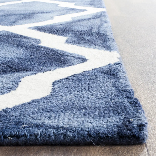 Safavieh Dip Dye 6'-0" x 9'-0" Rug in Navy / Ivory