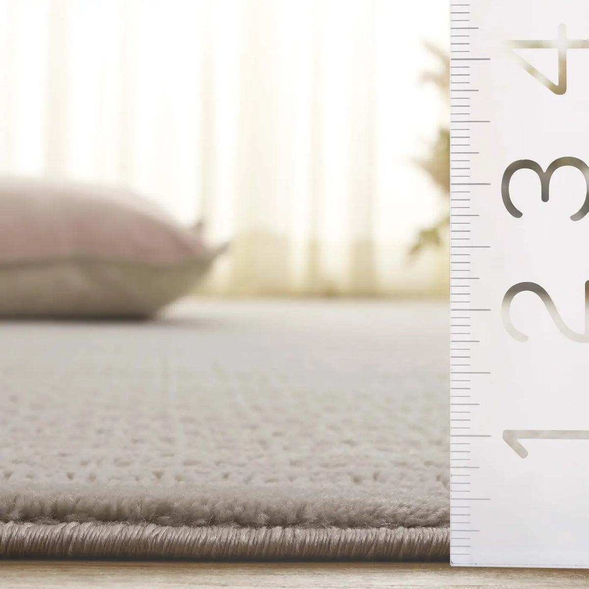 Safavieh Prestige 4'-0" x 6'-0" Rug in Beige