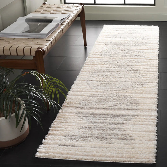 Safavieh Seattle Shag 900 2'-3" x 8'-0" Rug in Ivory / Grey