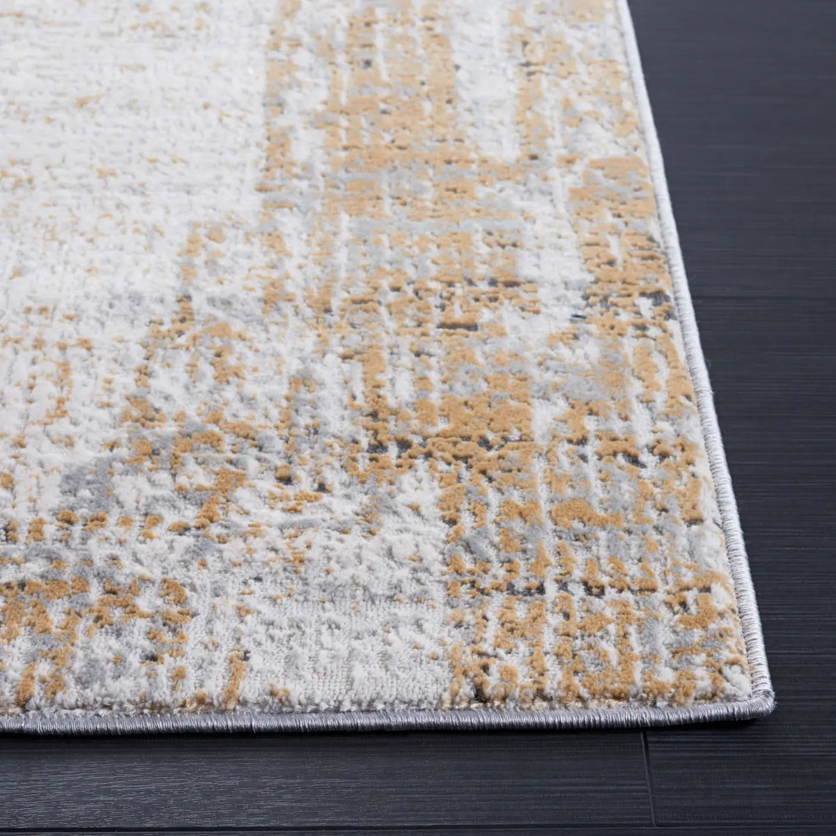 Safavieh Vogue 4'-0" x 6'-0" Rug in Grey / Gold
