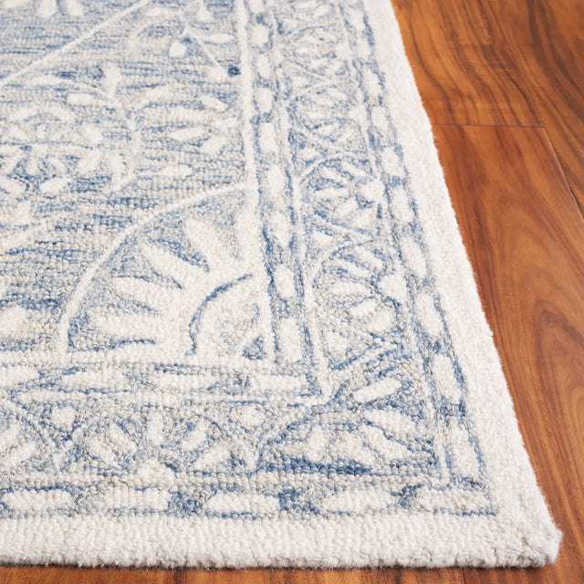 Safavieh Metro 4'-0" x 6'-0" Rug in Blue / Ivory
