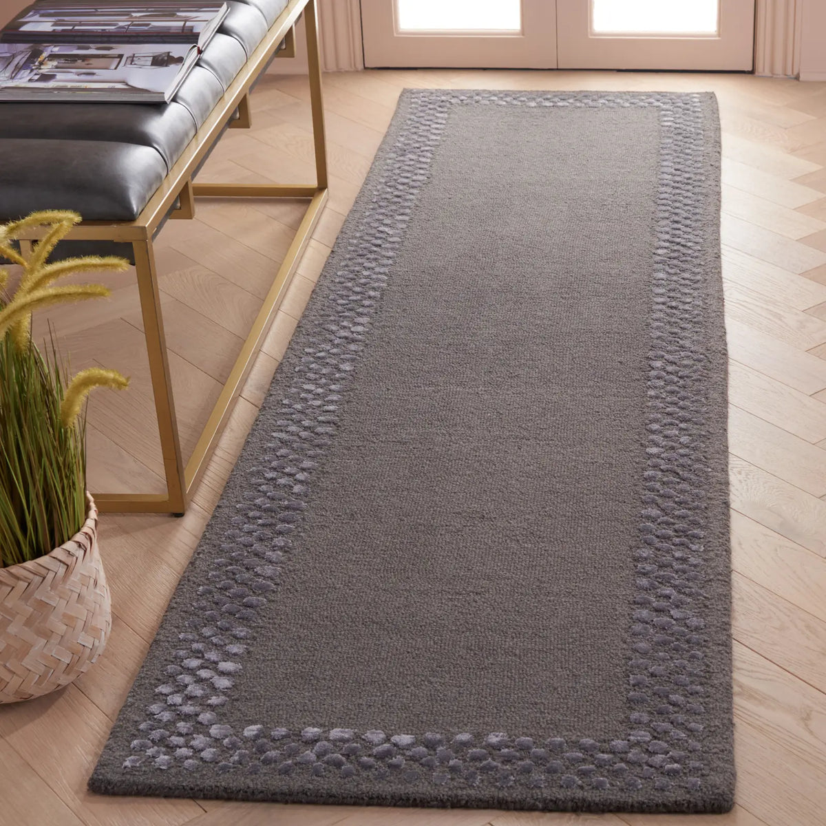 Safavieh Glamour 2'-3" x 8'-0" Rug in Dark Grey