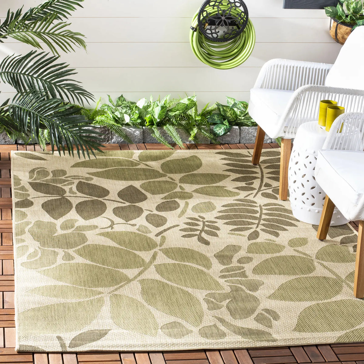 Safavieh Courtyard 5'-3" x 7'-7" Rug in Cream / Green