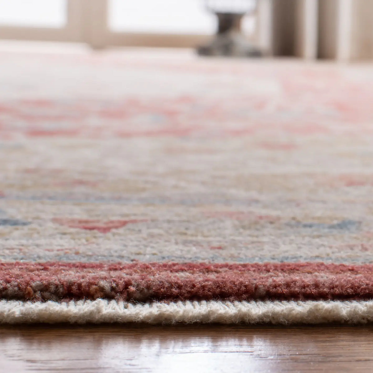 Safavieh Kenitra 600 4'-0" x 6'-0" Rug in Red / Beige