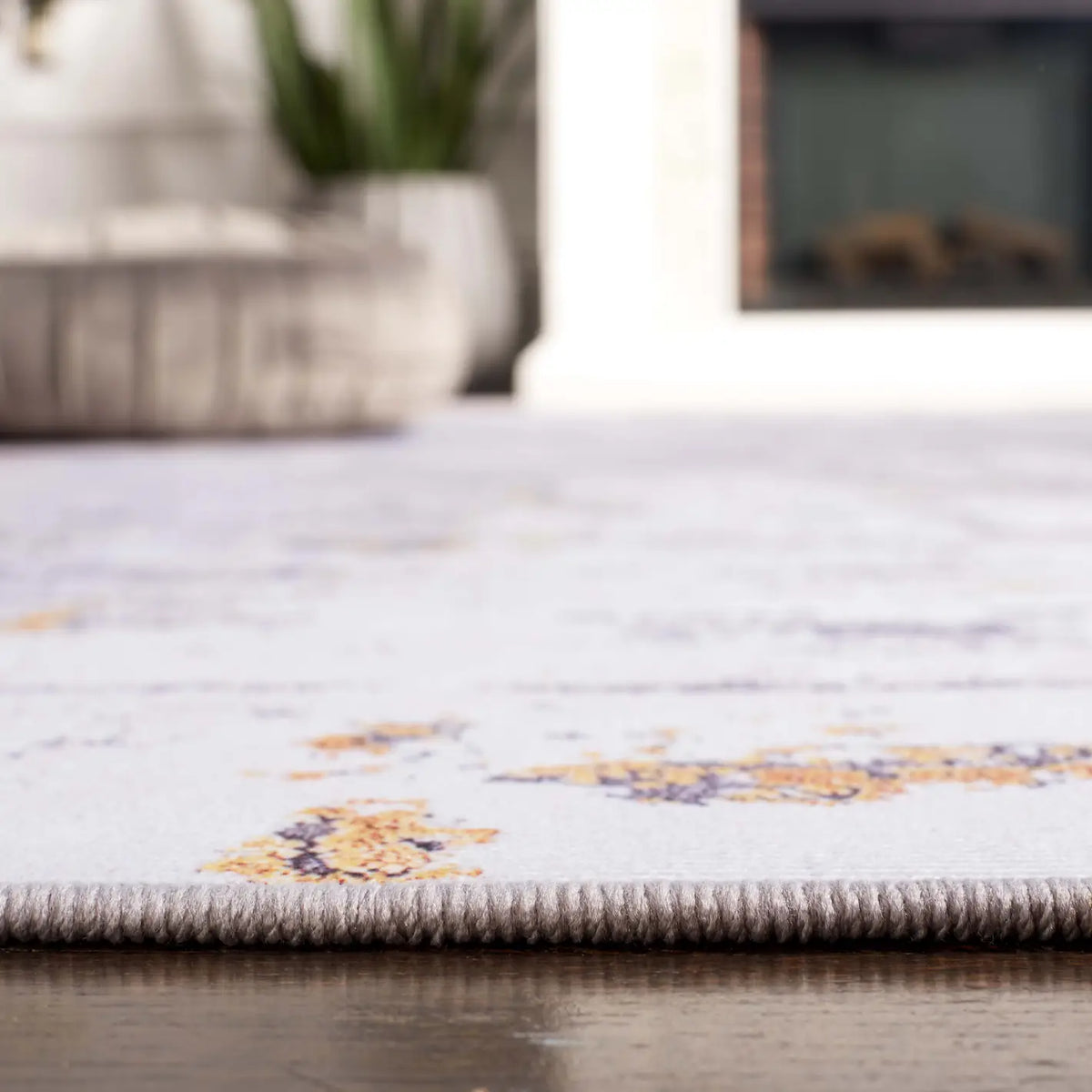 Safavieh Tacoma 4'-0" x 6'-0" Rug in Grey / Gold