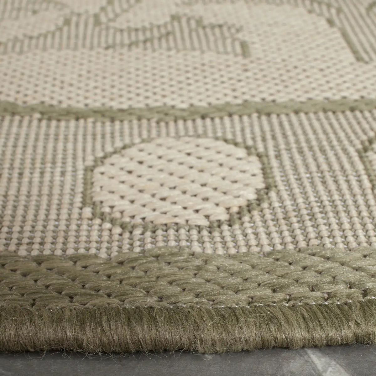 Safavieh Courtyard 6'-7" x 6'-7" Rug in Natural / Olive