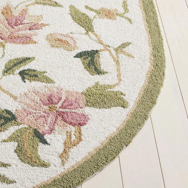 Safavieh Chelsea 4'-6" x 6'-6" Rug in Ivory
