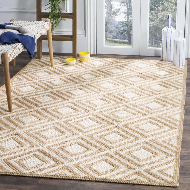 Safavieh Cape Cod 4'-0" x 6'-0" Rug in Natural / Ivory