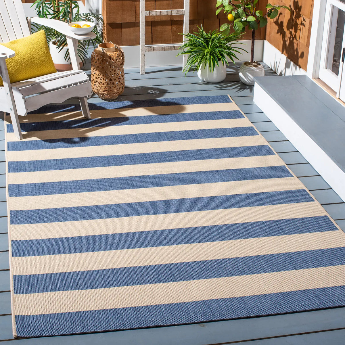 Safavieh Courtyard 4'-0" x 5'-7" Rug in Beige / Blue