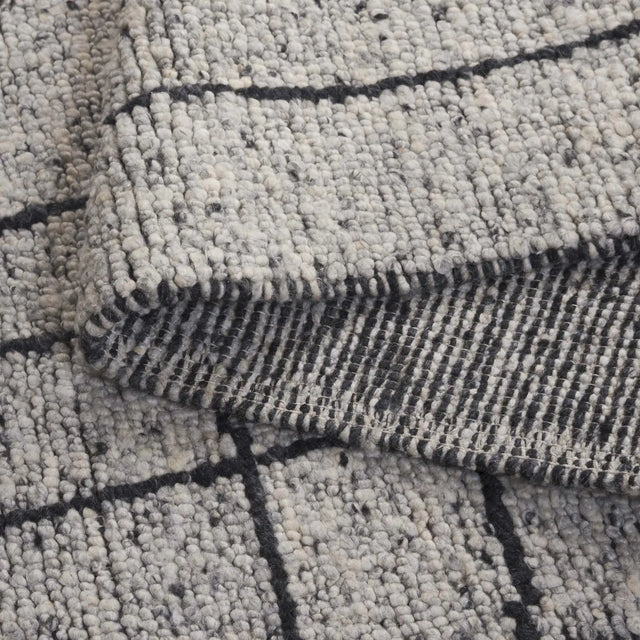Safavieh Natura 5'-0" x 8'-0" Rug in Grey / Black