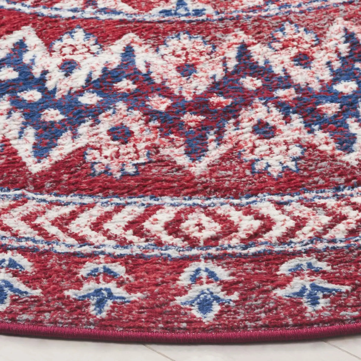 Safavieh Brentwood 6'-7" x 6'-7" Rug in Red / Ivory