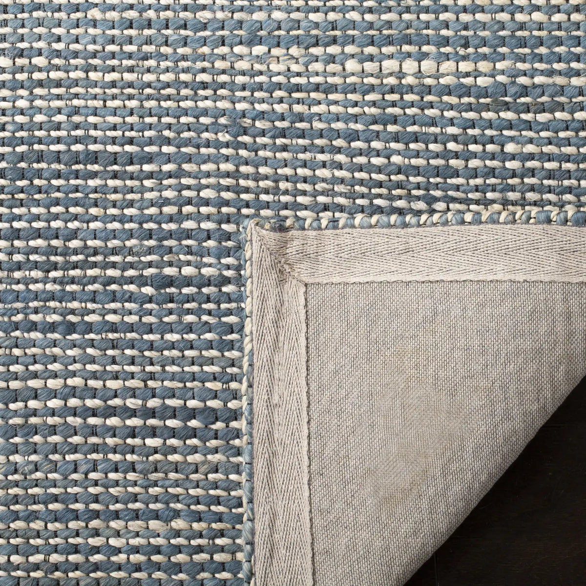 Safavieh Marbella 4'-0" x 6'-0" Rug in Blue / Ivory