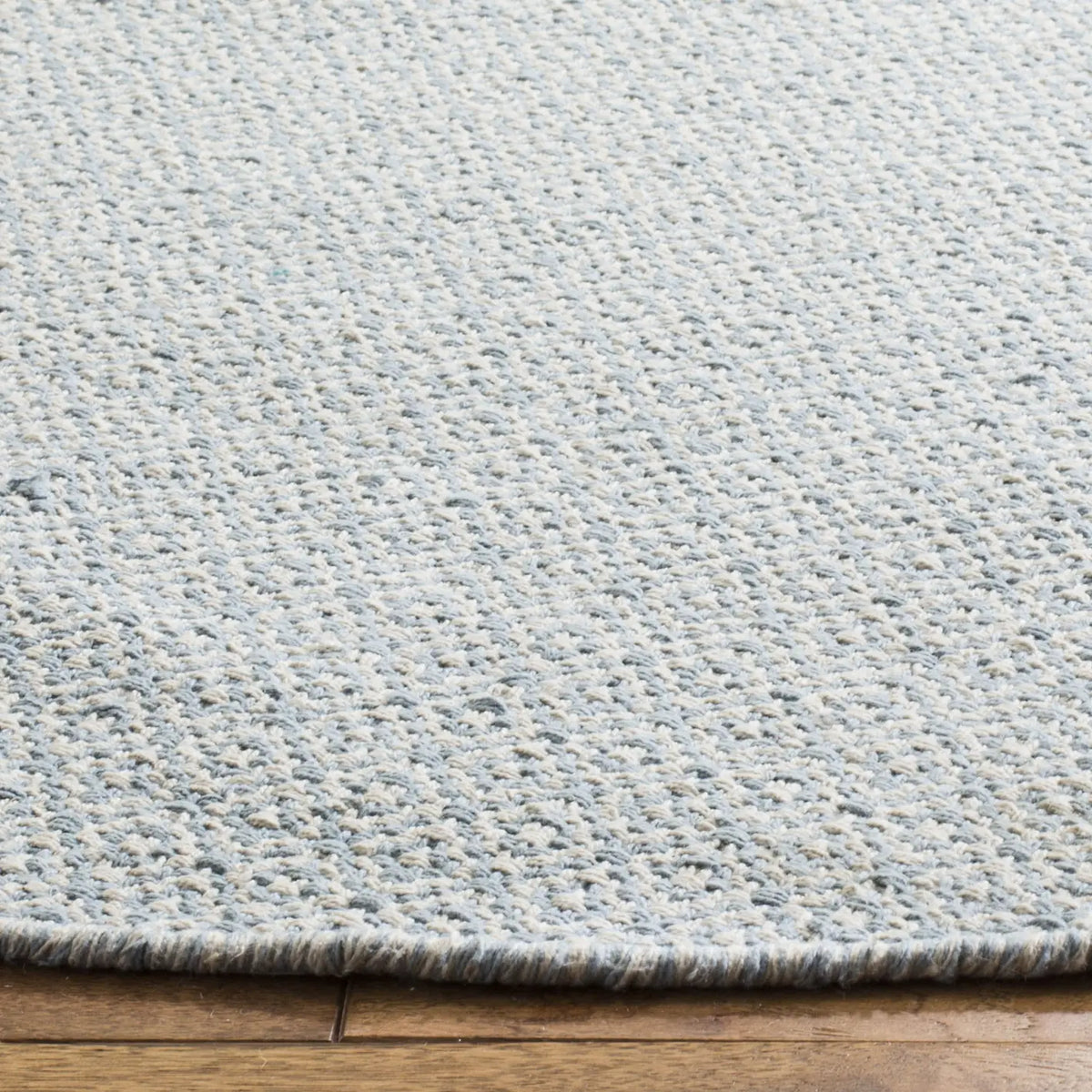 Safavieh Montauk 6'-0" x 6'-0" Rug in Ivory / Light Blue