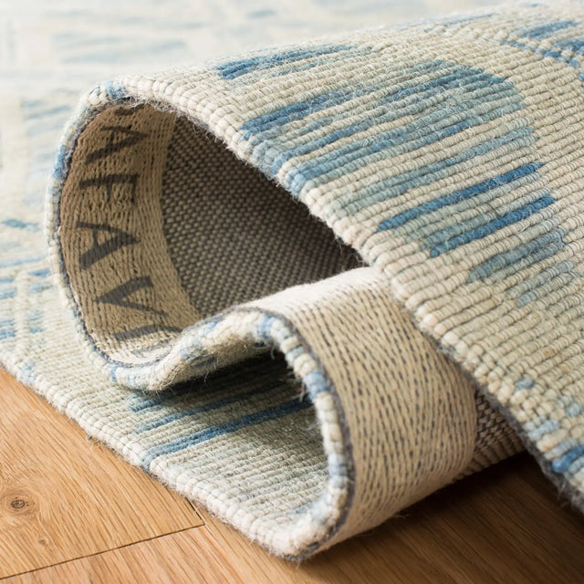 Safavieh Marbella 5'-0" x 8'-0" Rug in Dark Blue / Ivory