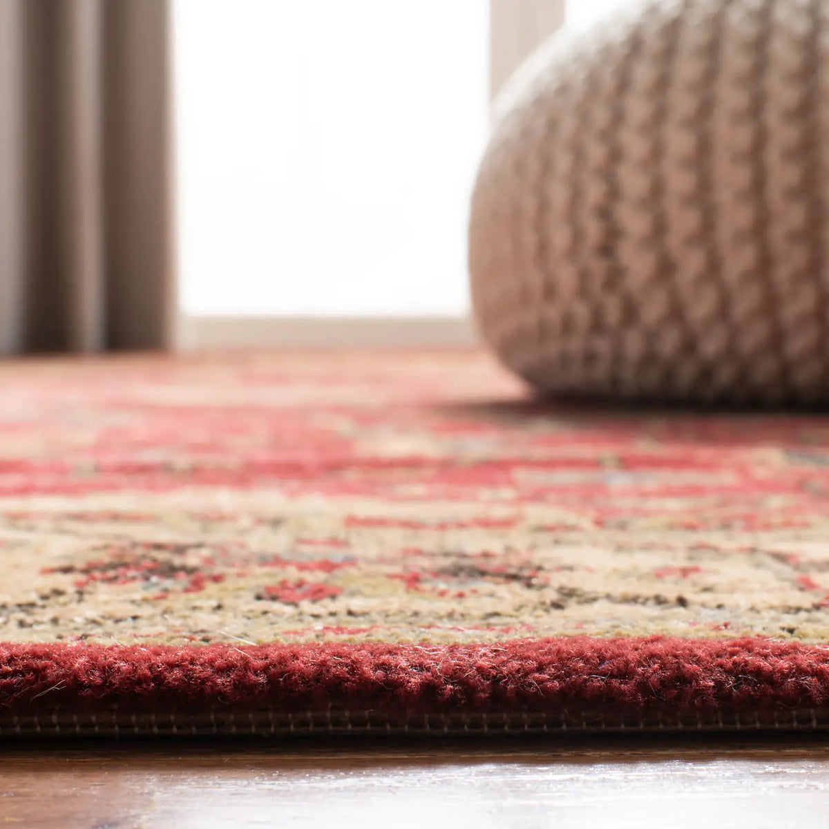 Safavieh Mahal 4'-0" x 5'-7" Rug in Red / Beige