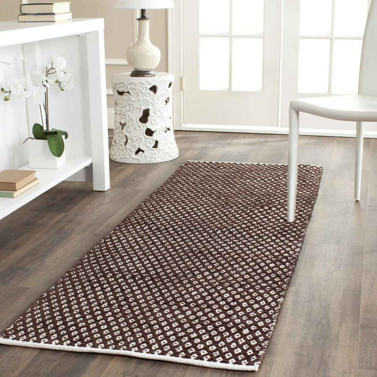 Safavieh Boston 2'-3" x 7'-0" Rug in Brown