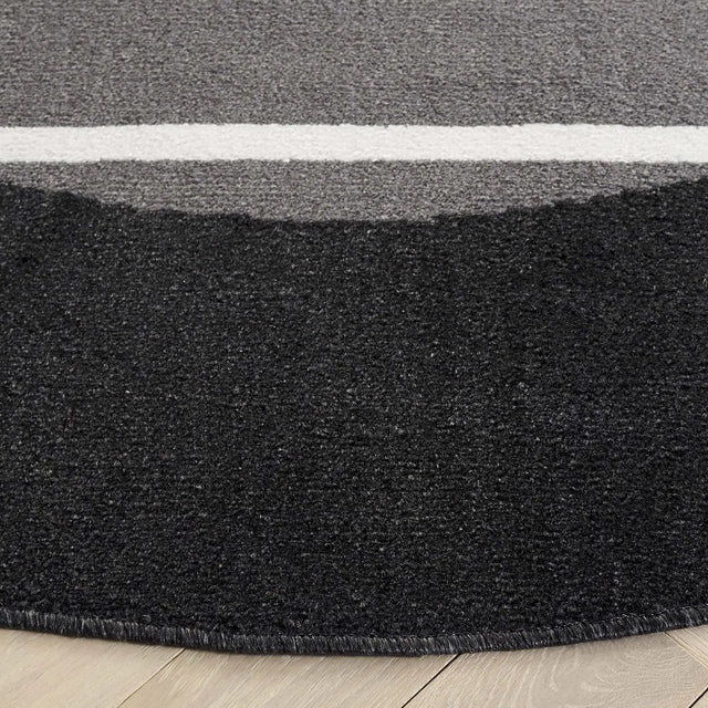 Safavieh Pyramid 6'-7" x 6'-7" Rug in Grey / Ivory Black
