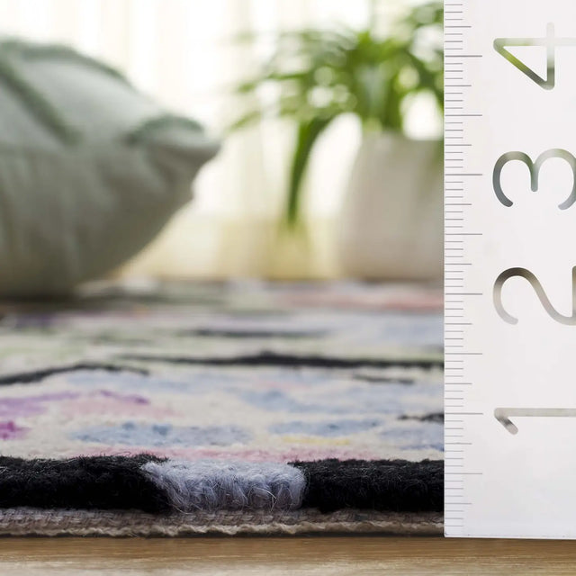 Safavieh Chelsea 4'-6" x 6'-6" Rug in Black