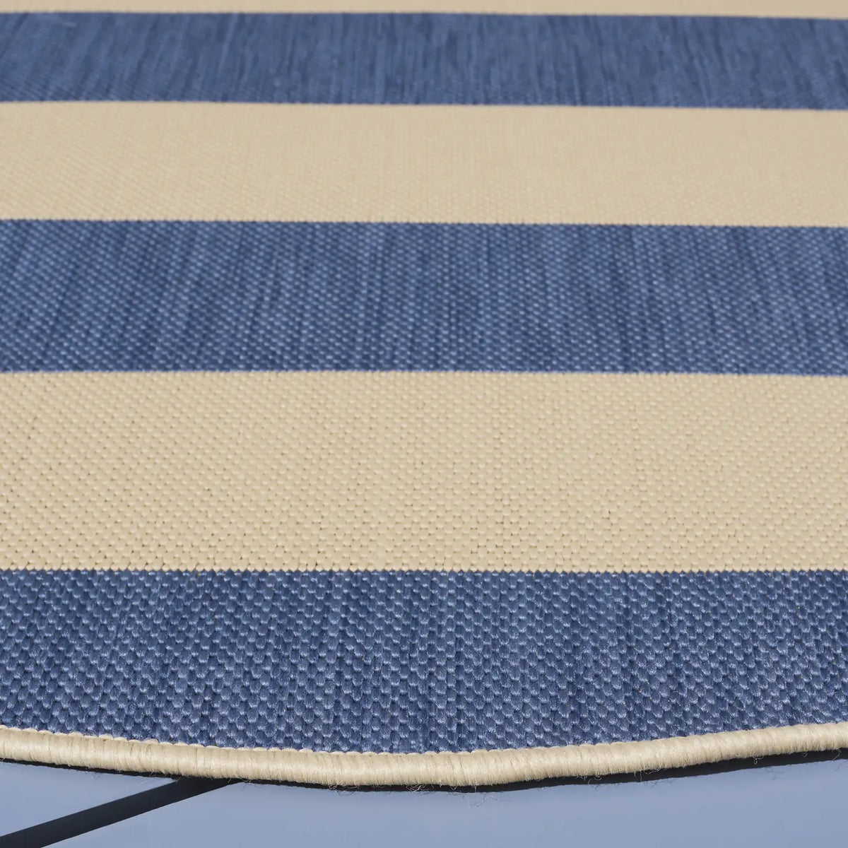 Safavieh Courtyard 6'-7" x 6'-7" Rug in Beige / Blue