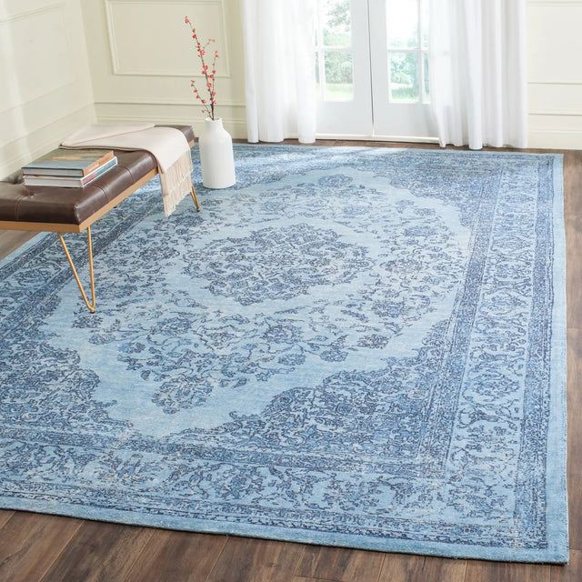 Safavieh Classic Vintage 6'-7" x 9'-2" Rug in Blue