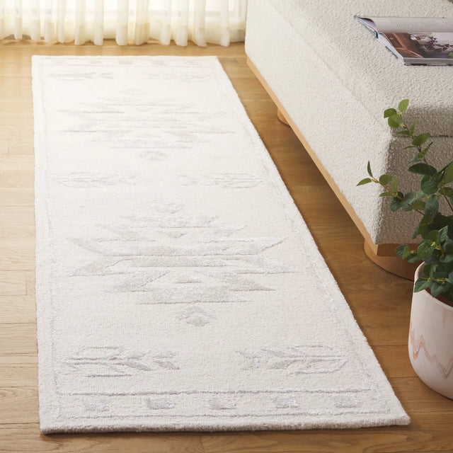 Safavieh Soho 2'-3" x 8'-0" Rug in Ivory
