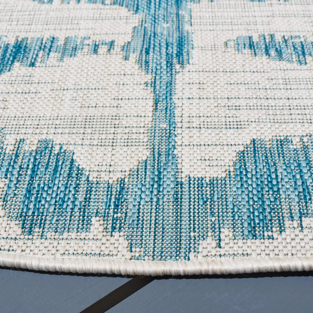 Safavieh Courtyard 6'-7" x 6'-7" Rug in Ivory / Aqua