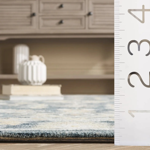 Safavieh Metro 4'-0" x 6'-0" Rug in Blue / Grey