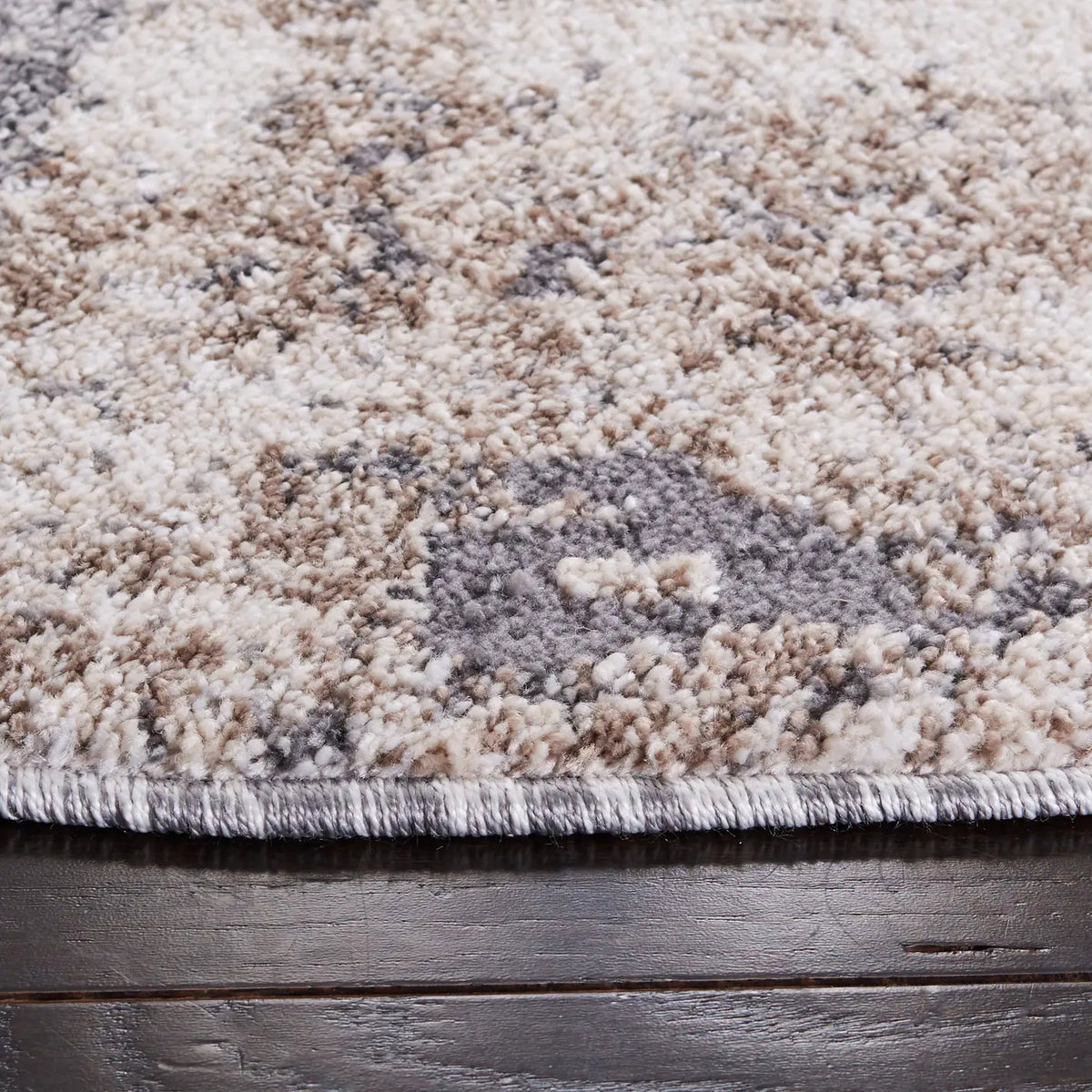 Safavieh Aston 6'-7" x 6'-7" Rug in Ivory / Grey