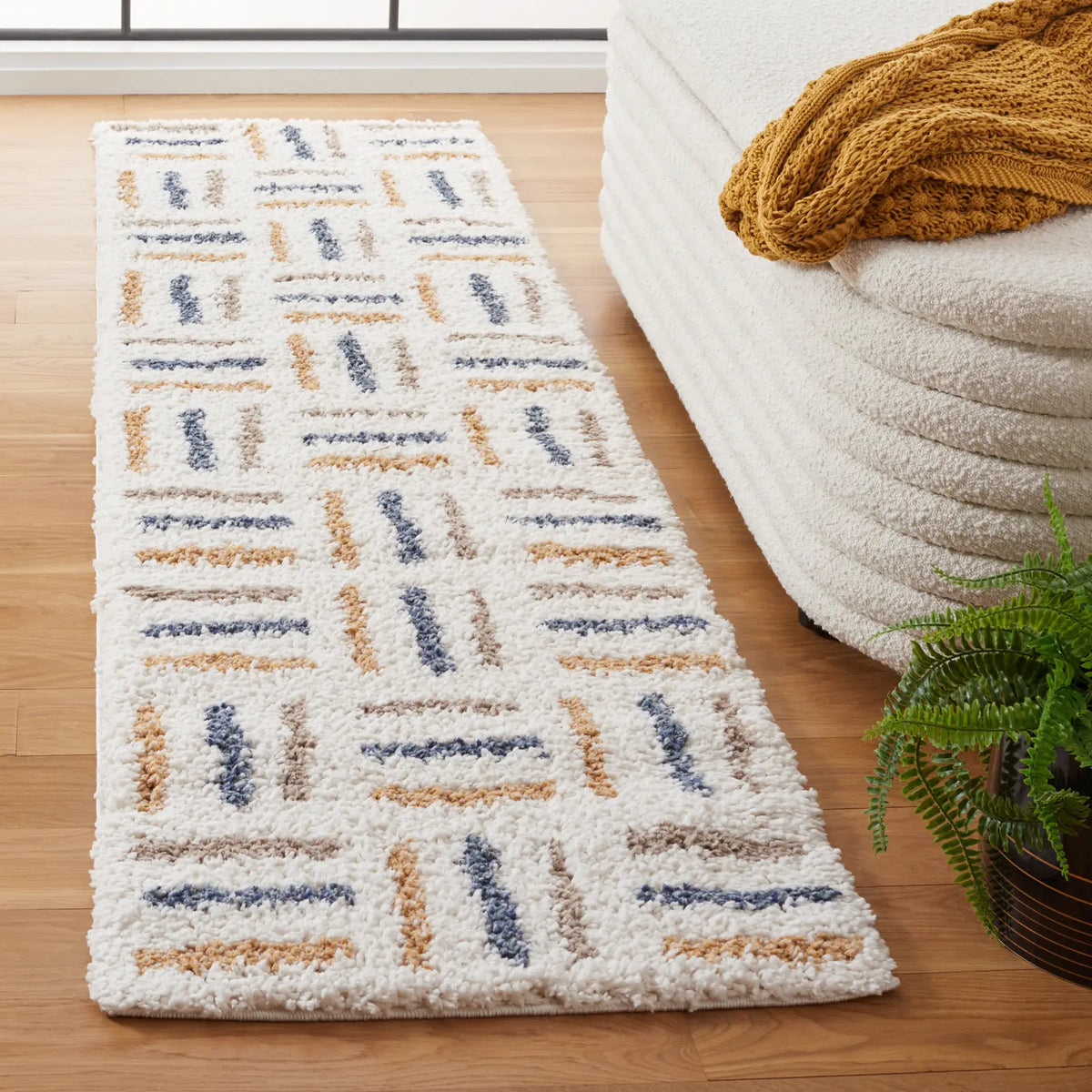 Safavieh Calico Shag 2'-2" x 8'-0" Rug in Ivory / Gold