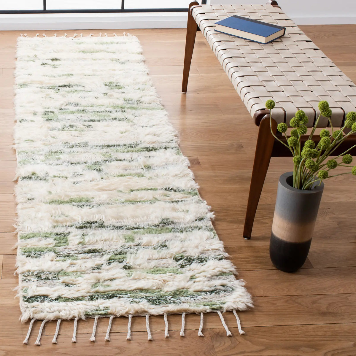 Safavieh Manhattan 2'-3" x 8'-0" Rug in Ivory / Green