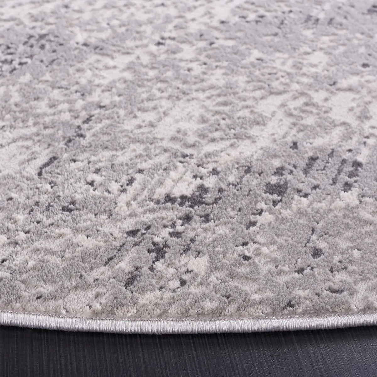 Safavieh Vogue 6'-7" x 6'-7" Rug in Grey / Light Grey