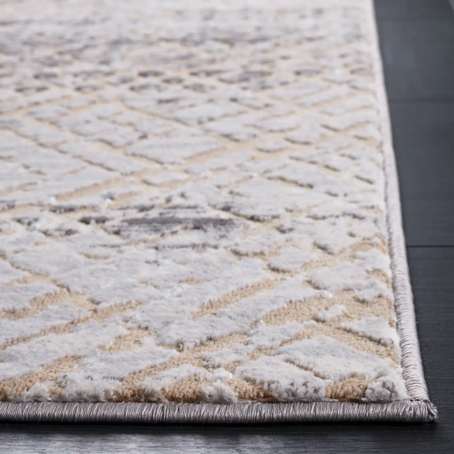 Safavieh Amelia 4'-5" x 6'-5" Rug in Grey / Beige