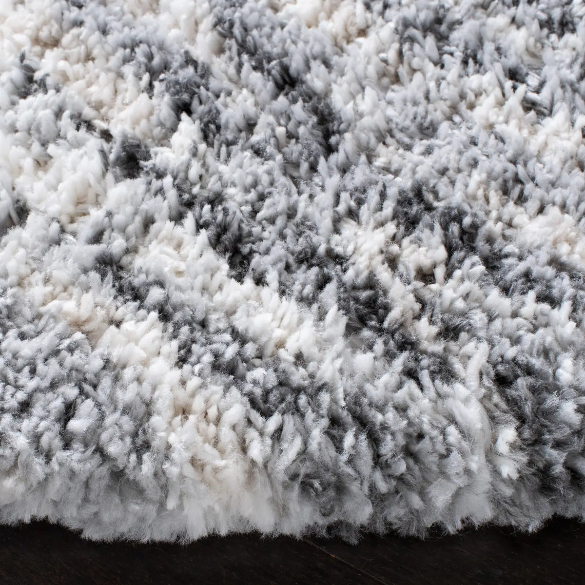 Safavieh Fontana Shag 800 6'-7" x 6'-7" Rug in Grey / Charcoal